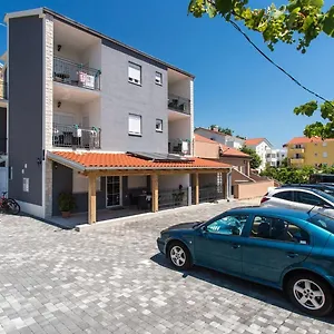 apartments-bernardeta.primorje-gorskikotar.com/